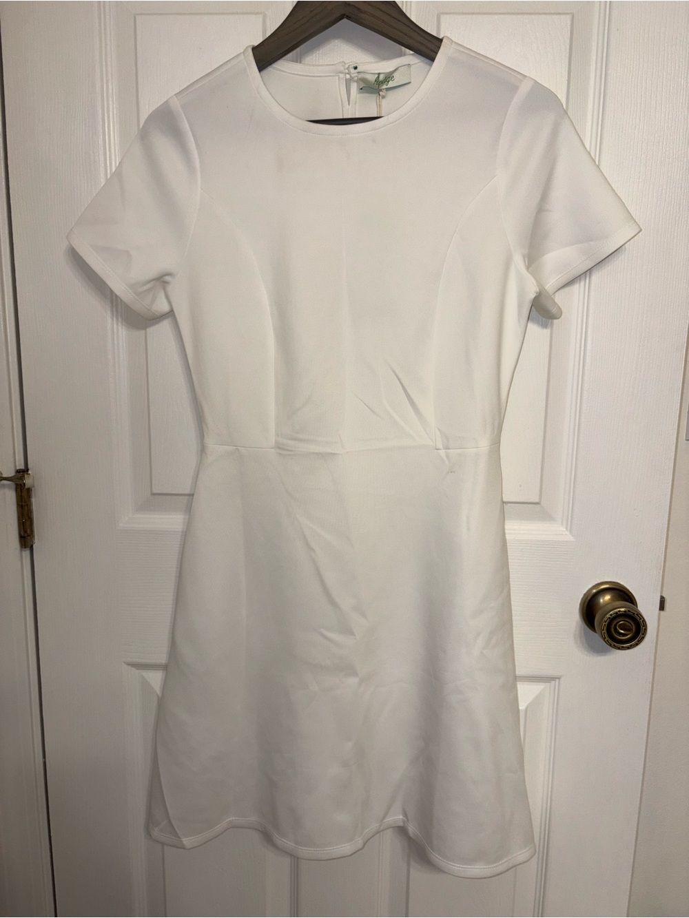 Hedge White Short-Sleeve Midi Dress with A-Line Silhouette